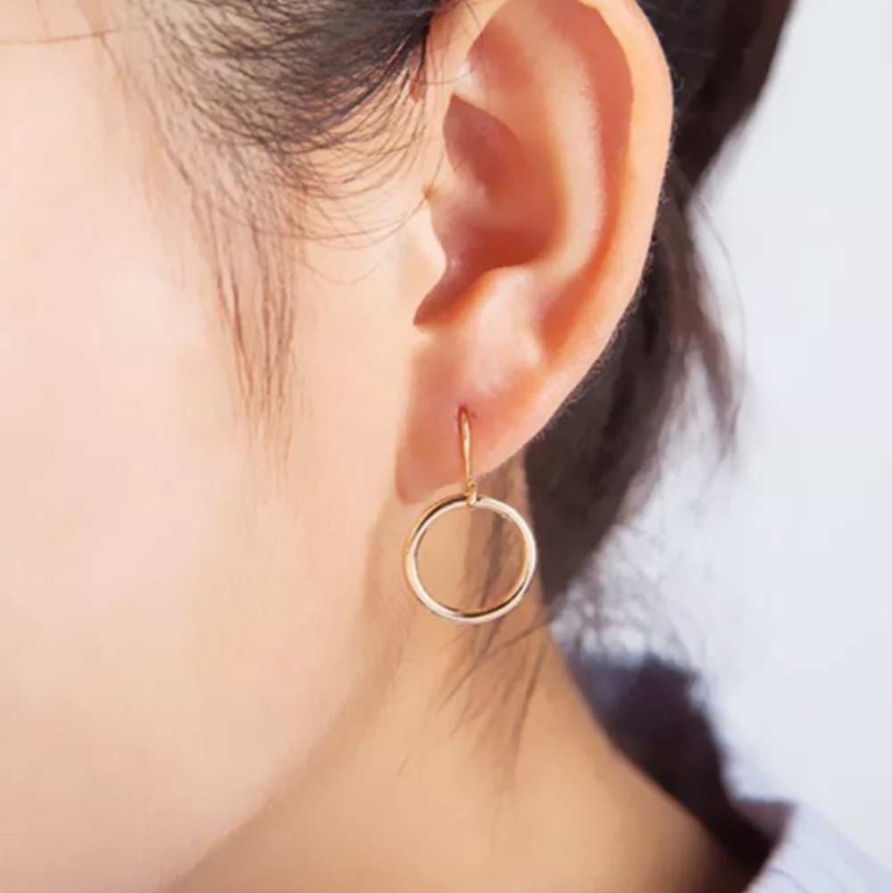 Lightweight Dangling Circle Hoop Earrings